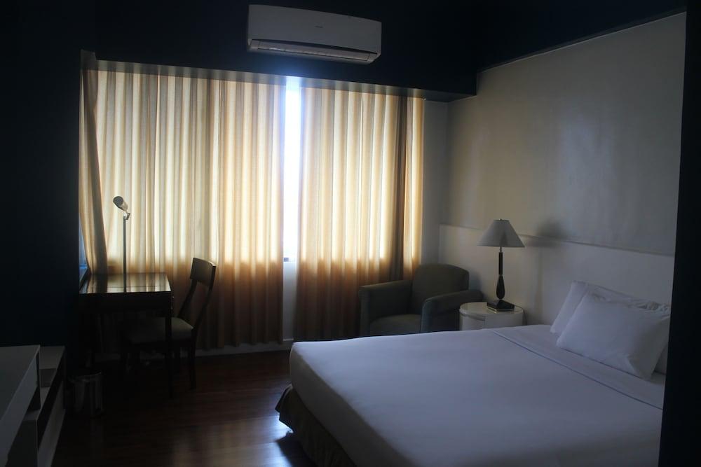 Pearl Manila Hotel Экстерьер фото