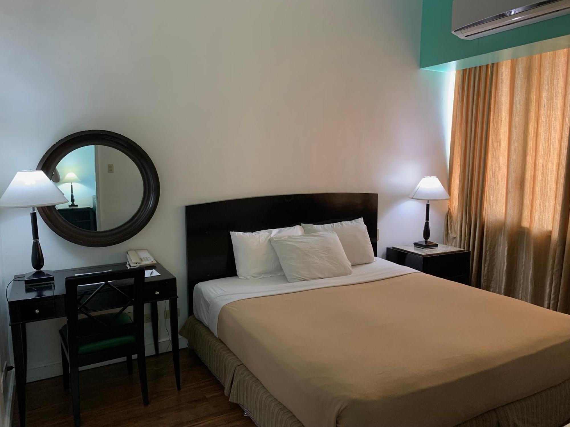 Pearl Manila Hotel Экстерьер фото